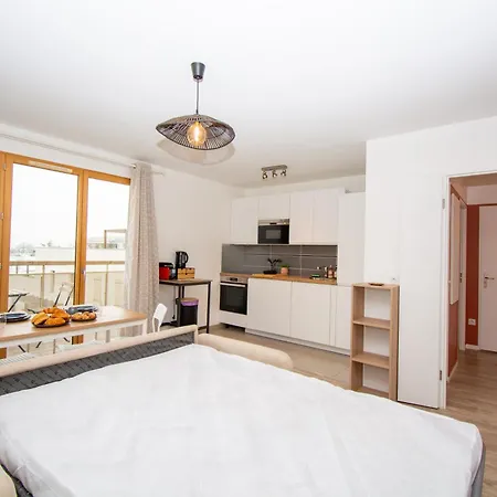 Appartement 2 Pieces Renove Avec Balcon *